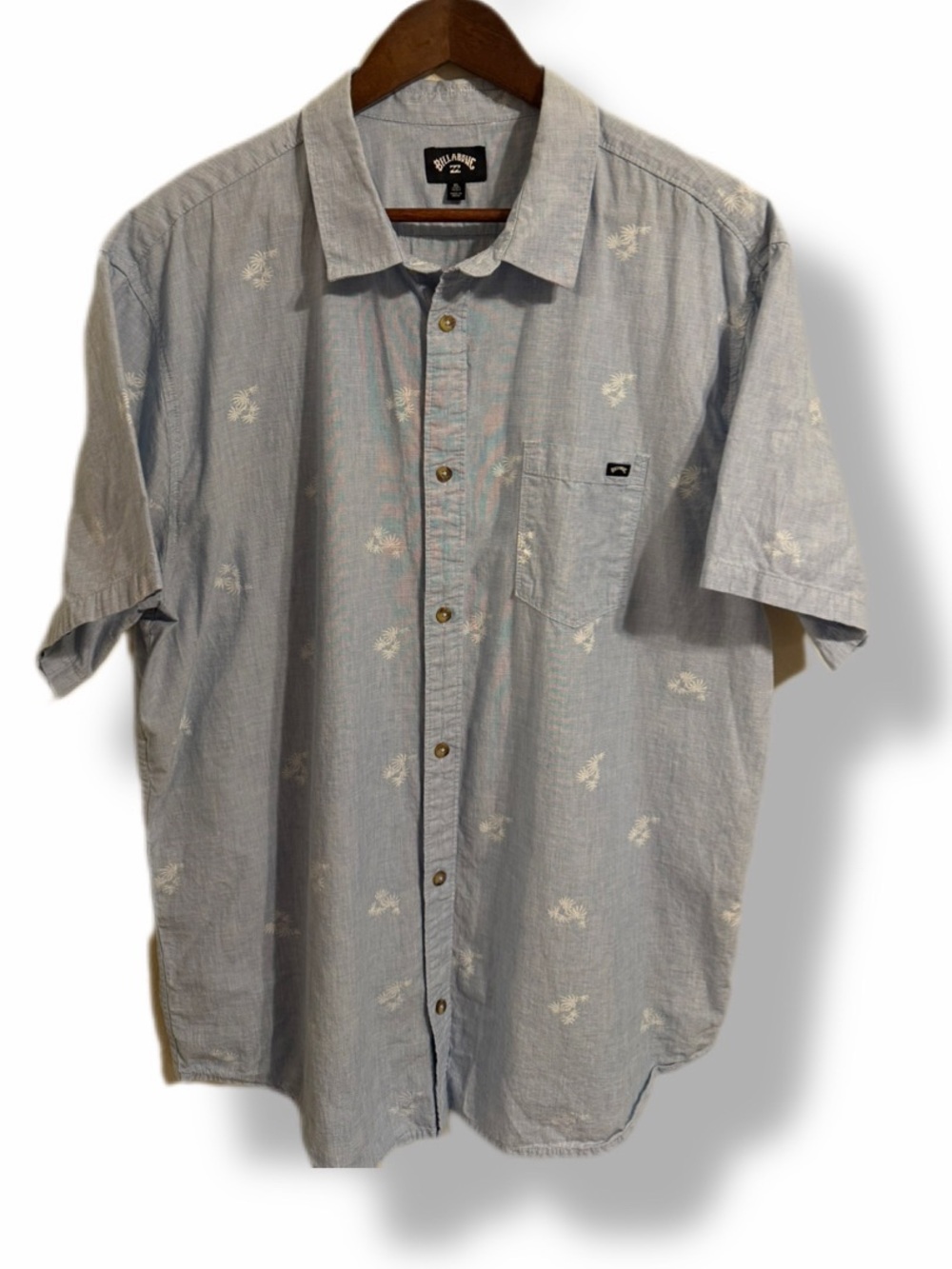 Billabong Men’s XL Light Blue Tropical Palm 
Print Button-Front Shirt